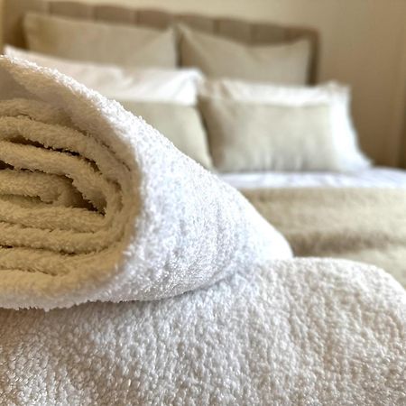Private Room With En-Suite And Parking In Shared Flat Glasgow Esterno foto